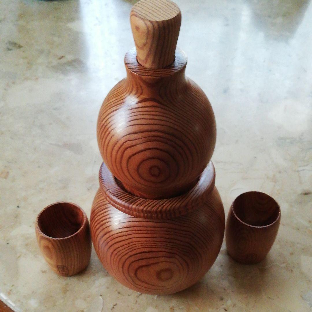 屋久杉のひょうたん徳利と屋久杉のおちょこ 屋久杉のひょうたん徳利と屋久杉のおちょこ - メルカリ