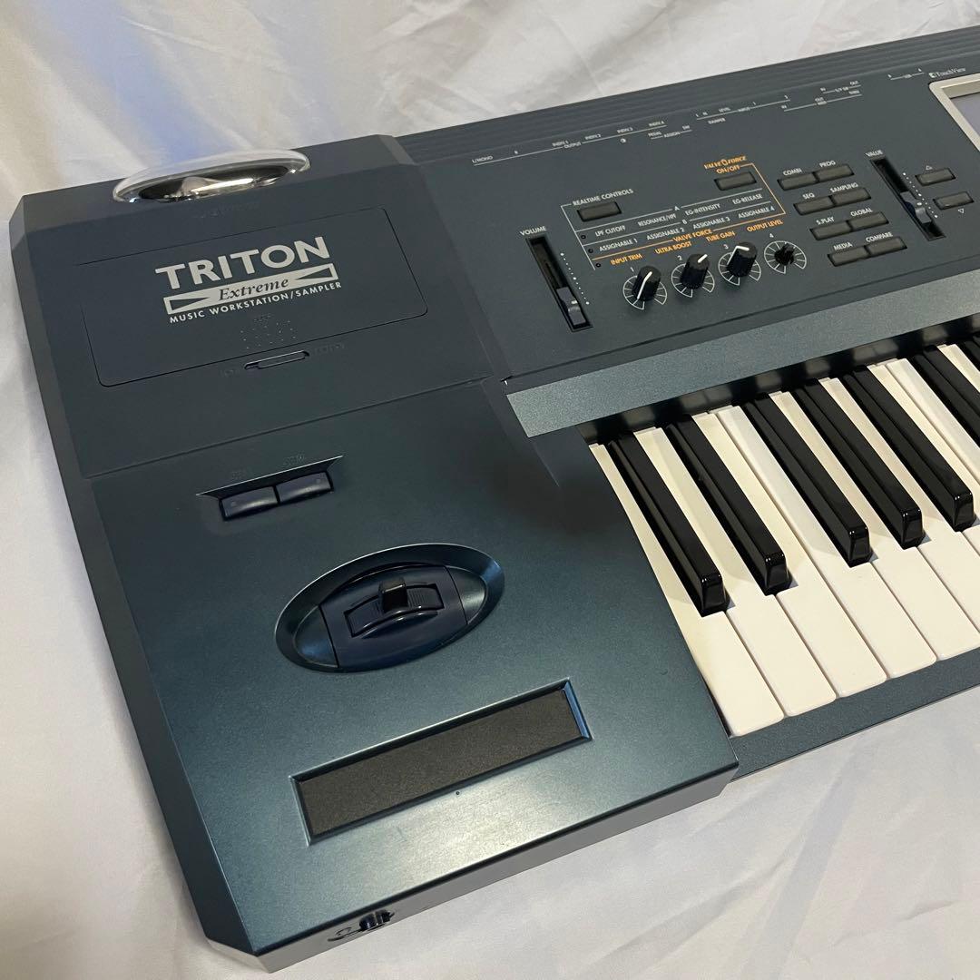 KORG コルグ TRITON EXTREME 61鍵盤 シンセサイザー 0000000000