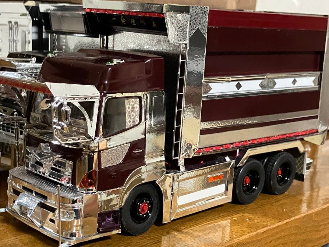 プロフィア、デカ箱ダンプ、デコトラ、完成品1／32 - メルカリ