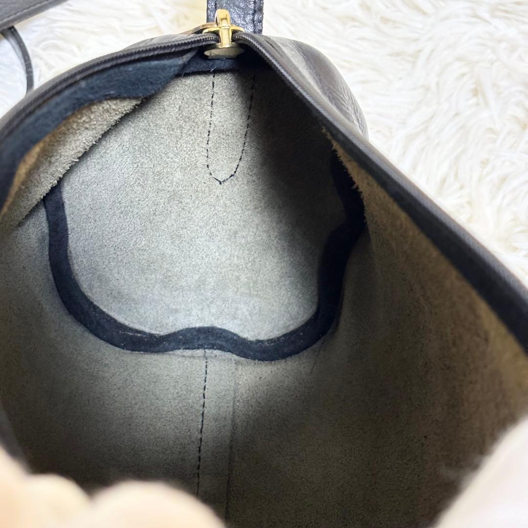 ✨美品✨希少 イルビゾンテ ショルダーバッグ 斜め掛け 筒型 レザー ブラック