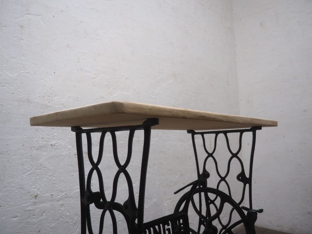 1225 ラワンの一枚天板　網目のシンガーミシンテーブル　レトロ　ビンテージ