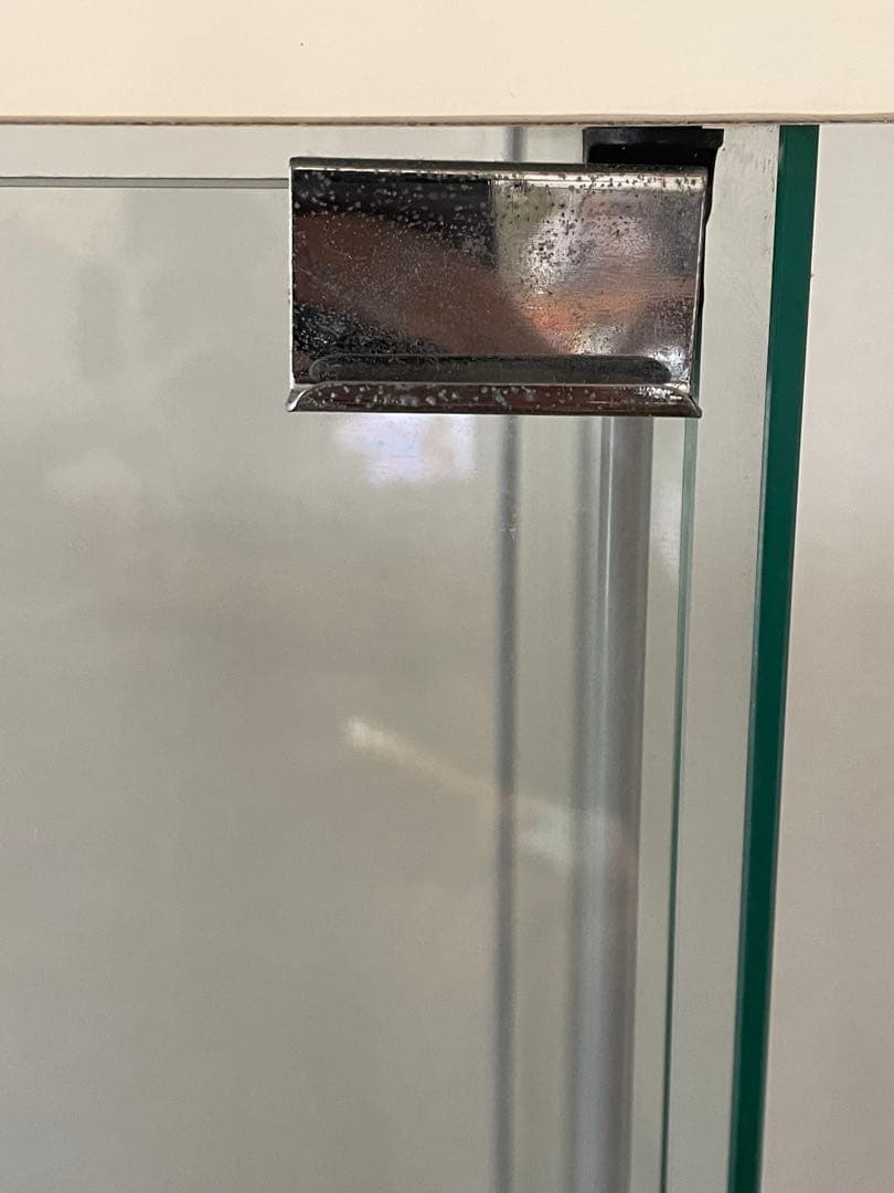 梱包・発送たのメル便】IKEA デトルフ ガラス扉キャビネット - メルカリ