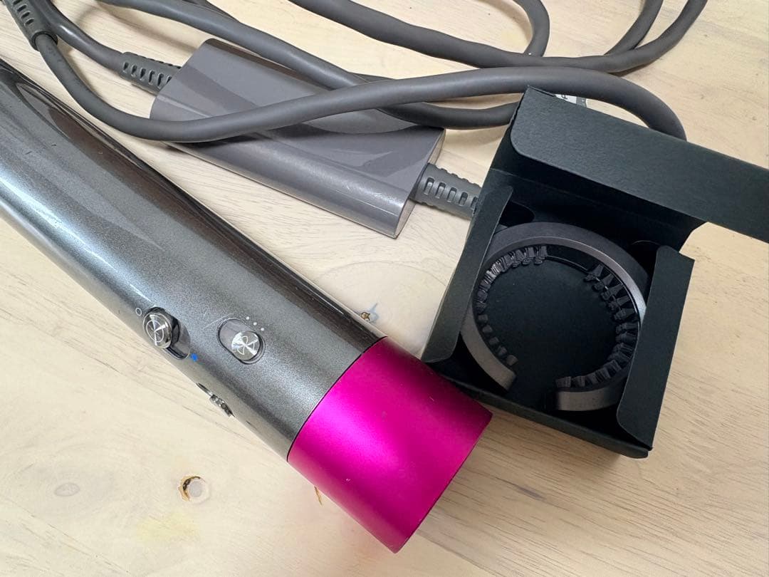 Dyson エアラップ　ドライヤー　HS01