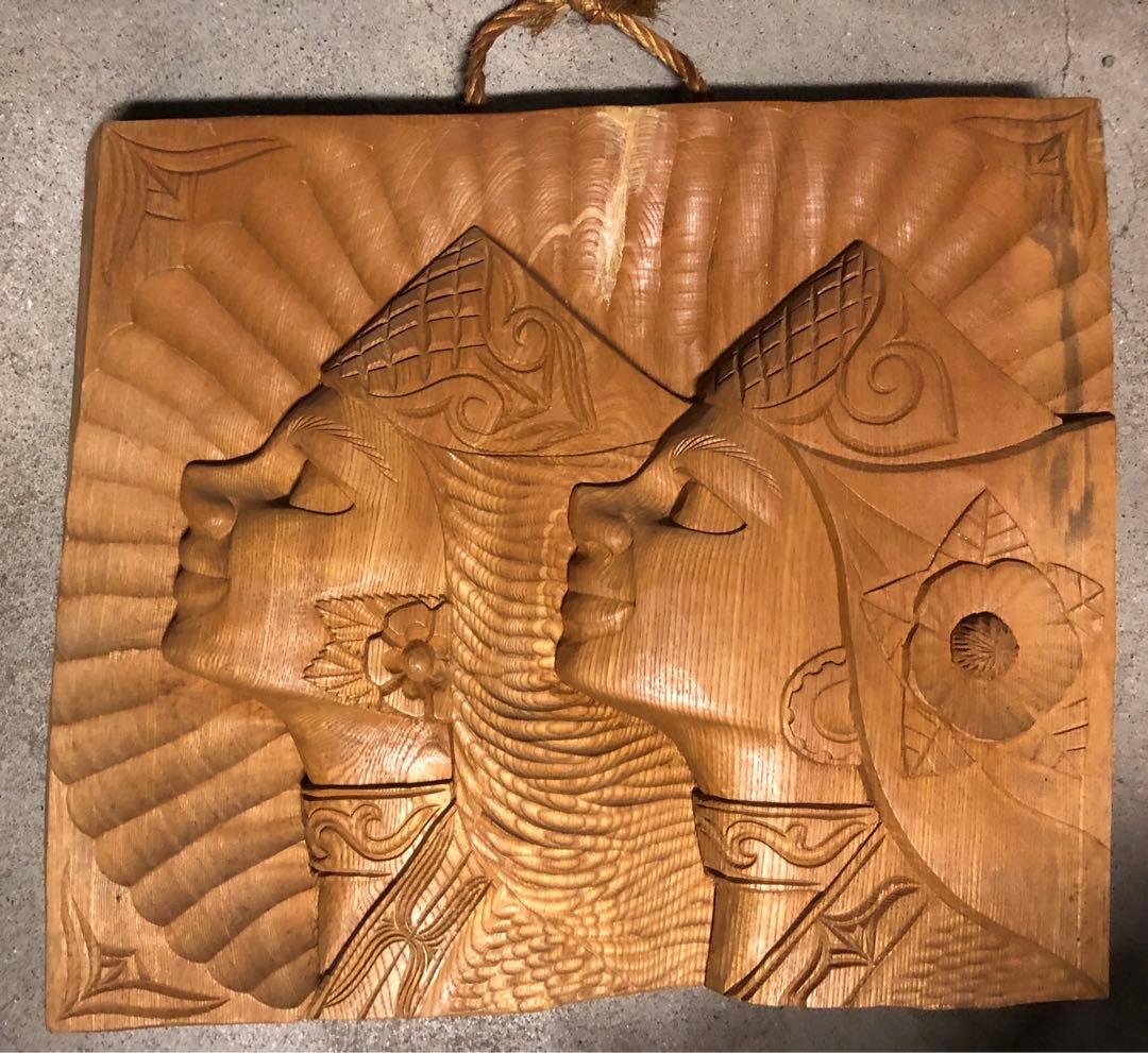 アイヌの木製浮彫りアート 壁掛け作品 木彫りレリーフデザイン