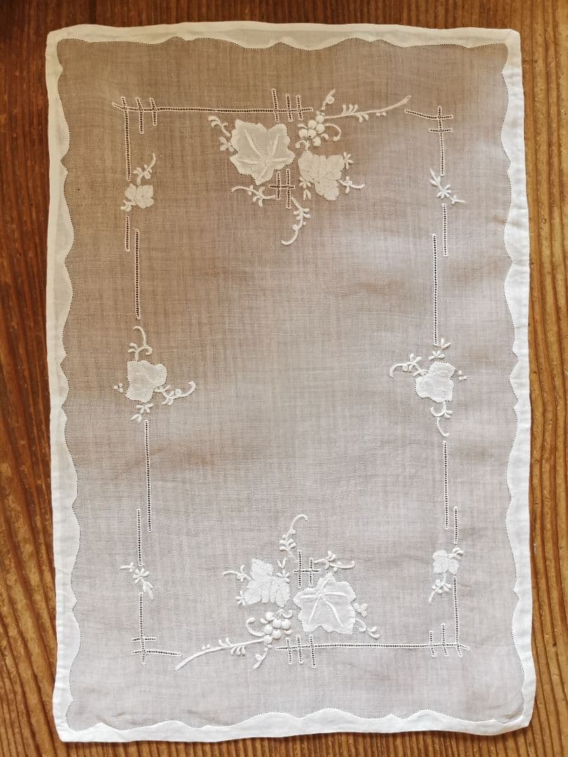 アンティークマーガブ オーガンジーレースクロス葡萄刺繍 ポルトガル