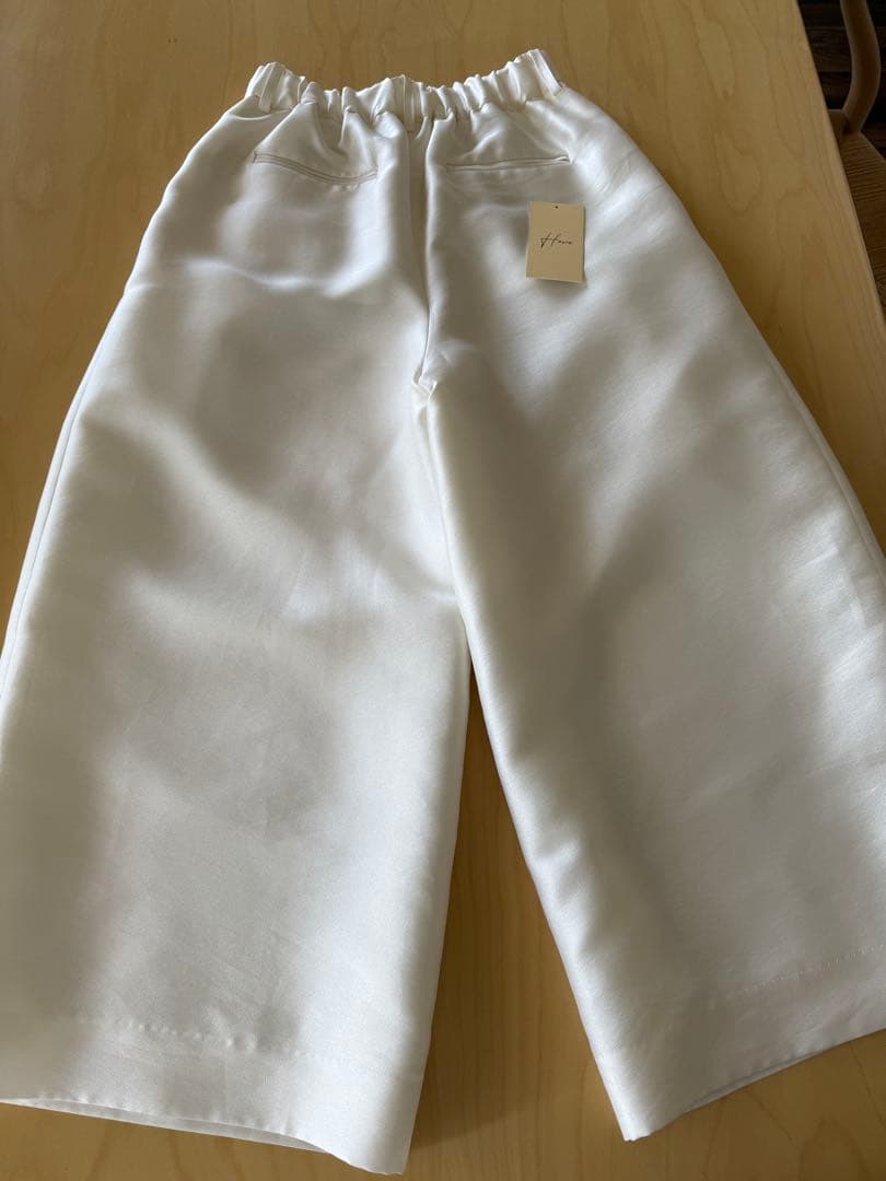 Heve シアーサテンフレアガウチョ 38 バニラ - メルカリ