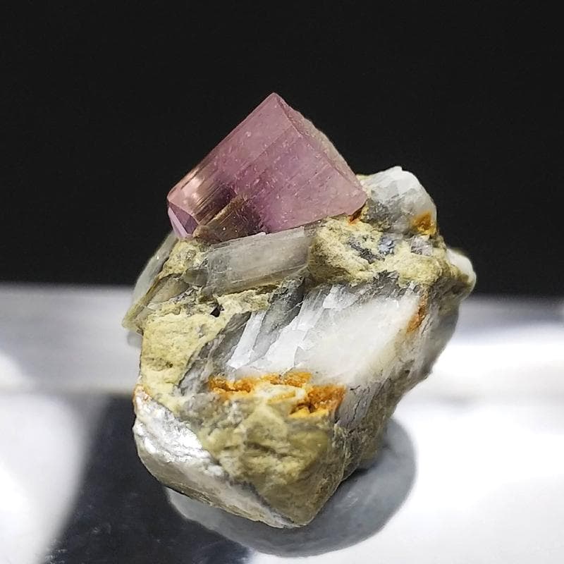 528 ピンクトパーズ トパーズ カトラン 結晶 母岩付 原石 - メルカリ