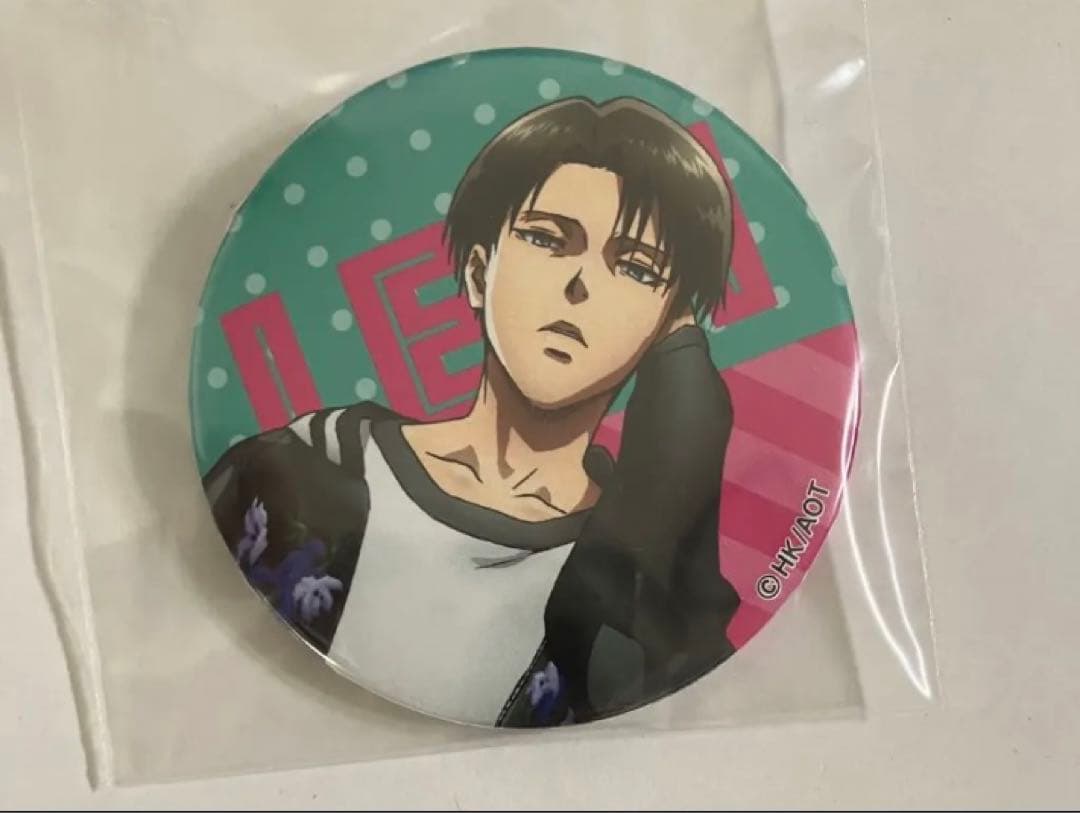 進撃の巨人 TCG リヴァイ 希少 缶バッジ サビなし 予約 12/09 発送予定