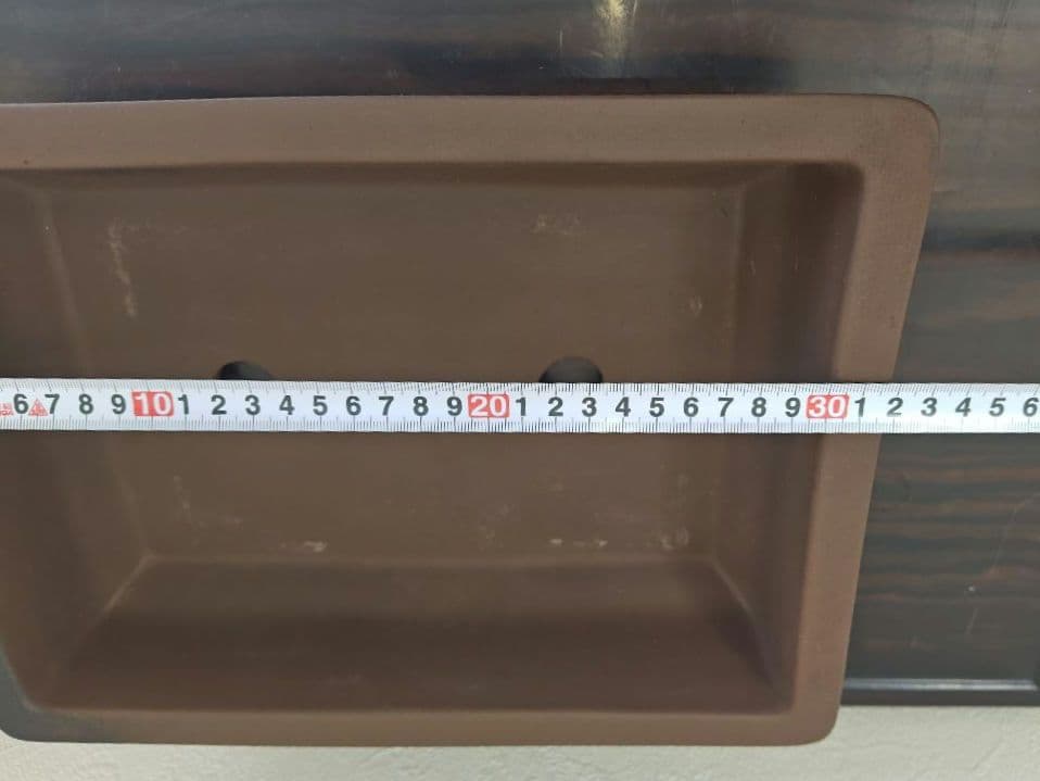 ブラウンの陶器製長方角形盆栽鉢 約32cm×23.5cm×8.7cm　落款　宝泉