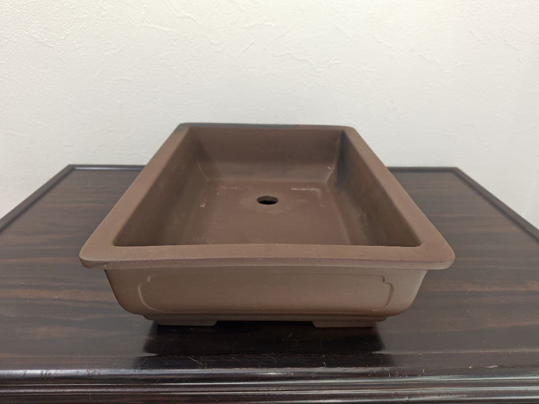 ブラウンの陶器製長方角形盆栽鉢 約32cm×23.5cm×8.7cm　落款　宝泉