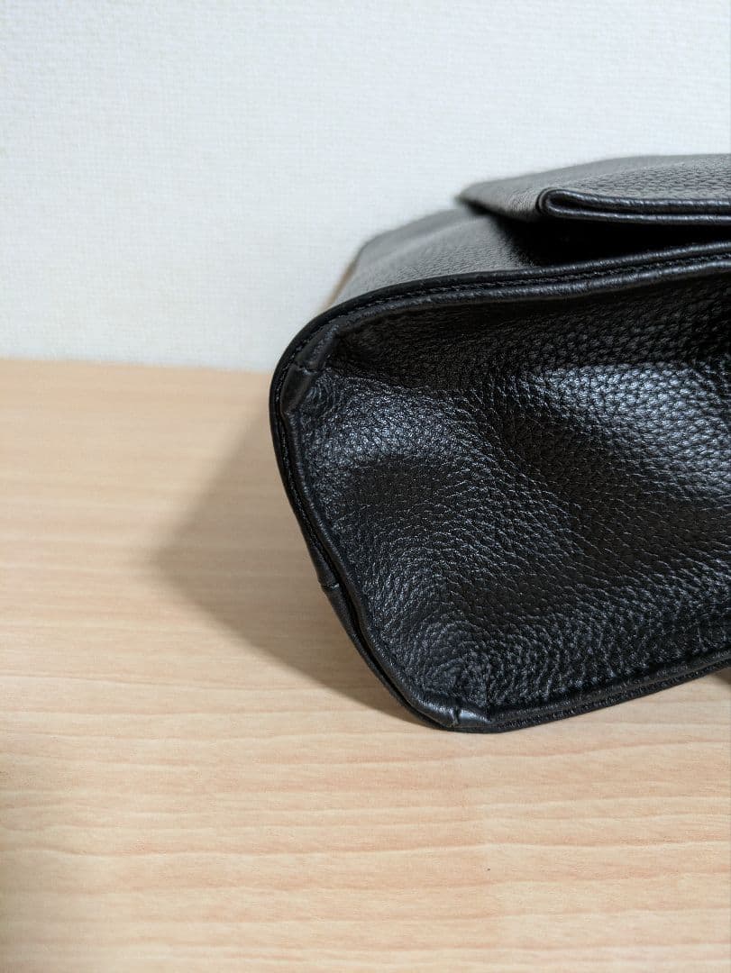 イアパピヨネ　ワイドテープショルダーバッグ　ブラック　黒　レザー　本革