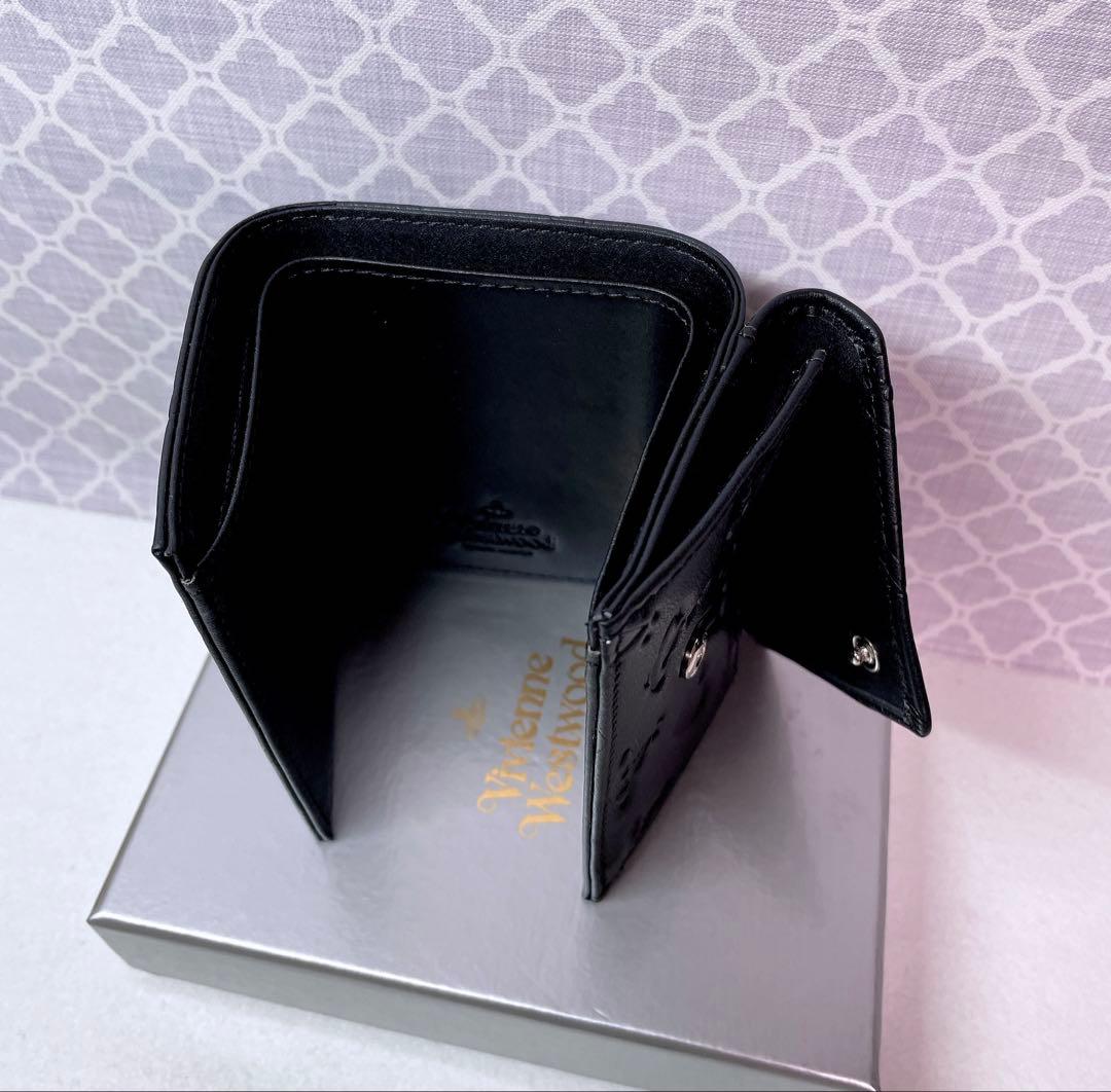 内柄も素敵☆最新】Vivienne Westwood 三折り財布 マット 黒