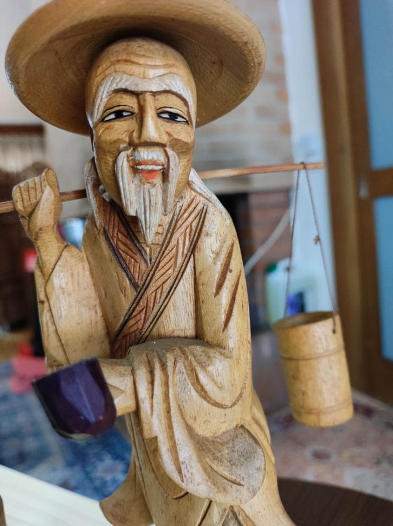 中古】木製民芸品 杓子と桶を持つ農夫 - メルカリ