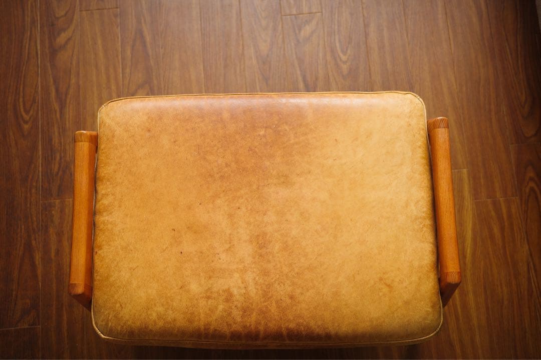 アクメファニチャーレザーオットマン