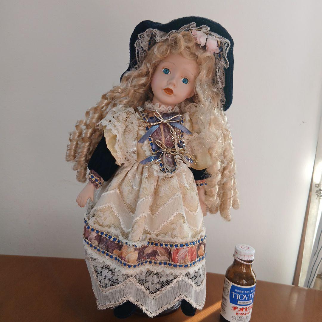 アンティーク ビスクドール 青い瞳の小女 超美品 - メルカリ