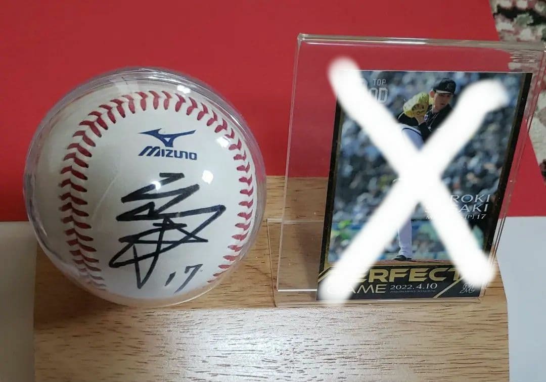 佐々木朗希直筆サインボールドジャースロゴ入りディスプレイケース付き