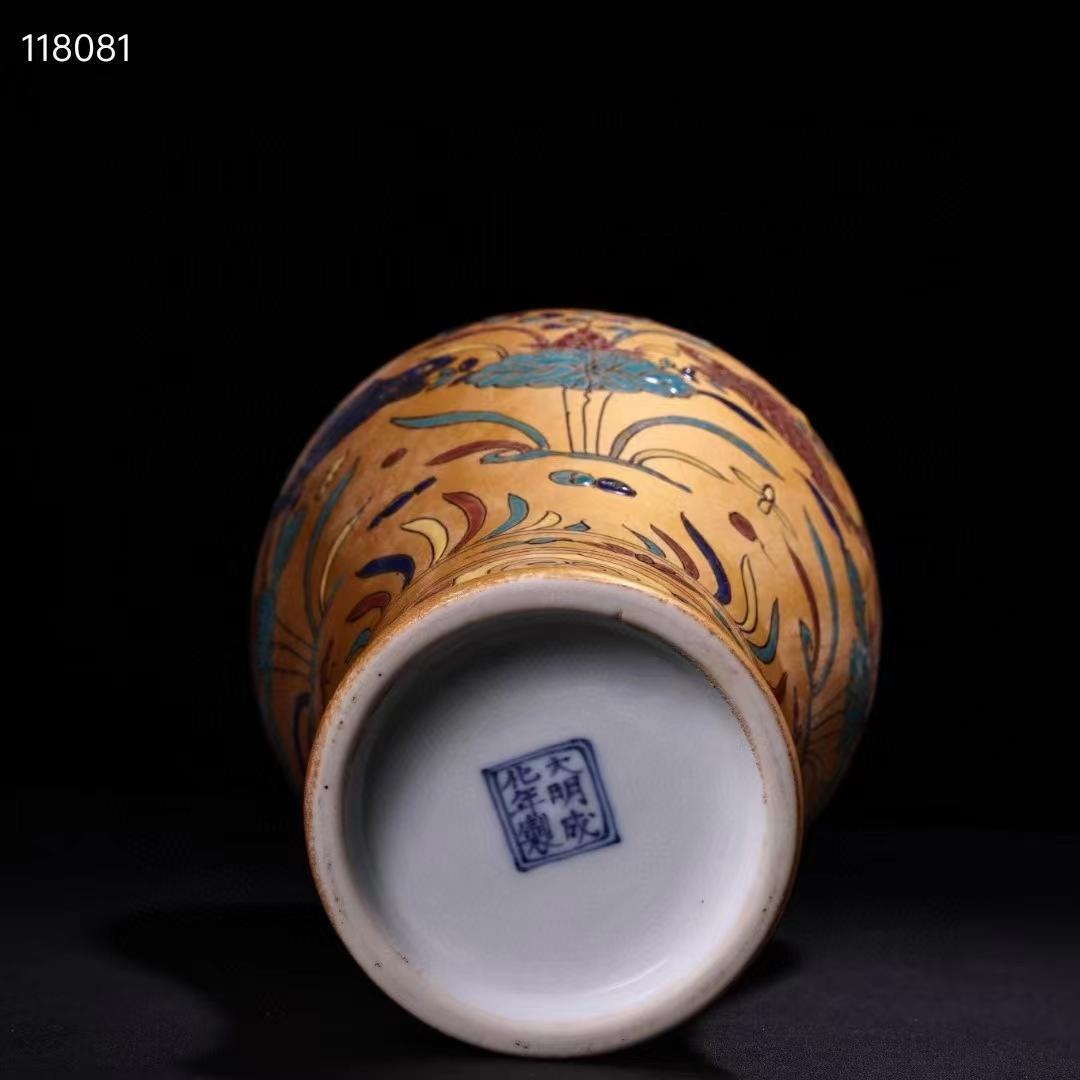 中国古美術・稀有品・純手描き金粉彩陶瓷花瓶・黑檀木箱付き・