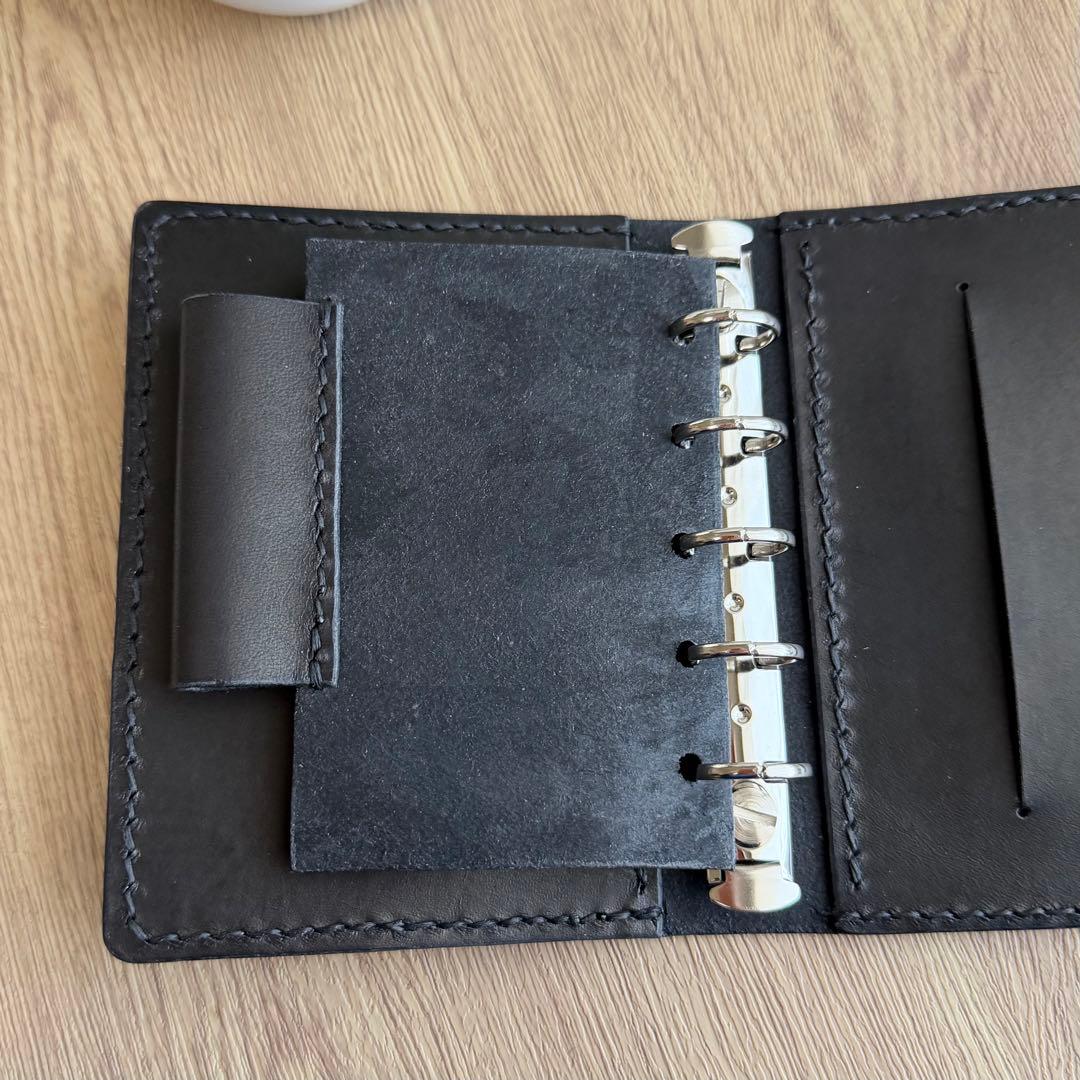 にこにこママページ【ヌメ革】M５システム手帳　ひねり錠　ブラック＆カウ柄
