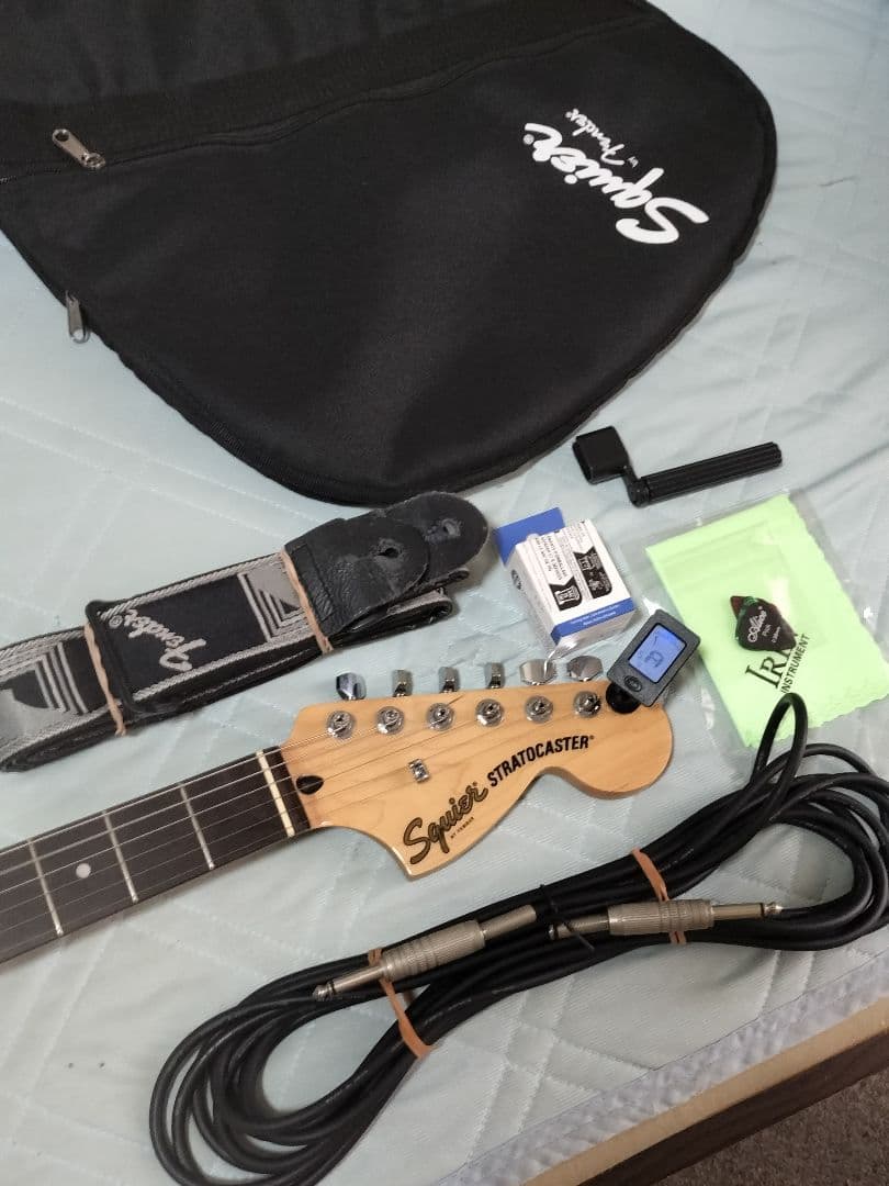 Squier スクワイヤー ストラトキャスター FSR ケースオマケ多数付