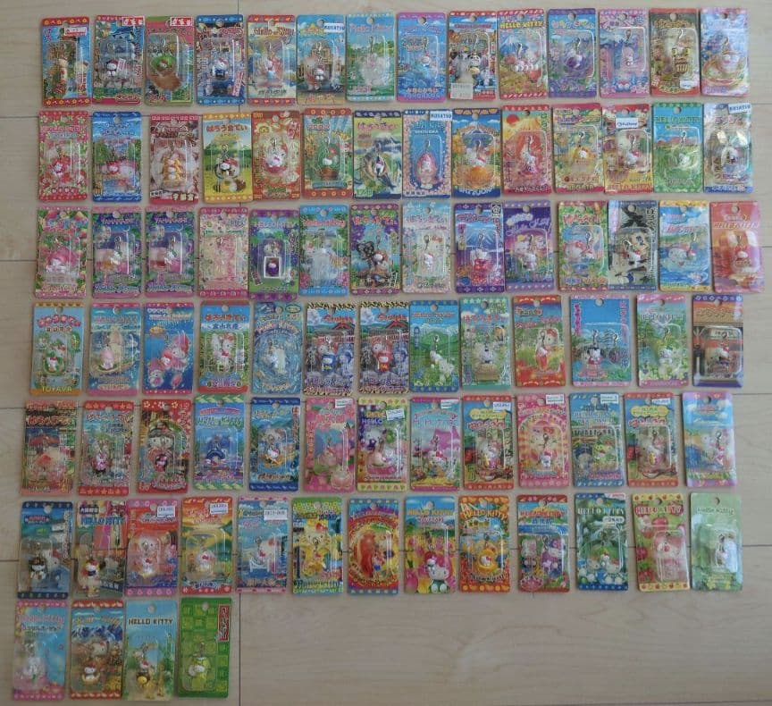 85個 Hello Kittyご当地限定キティ ファスナーマスコット まとめ売り