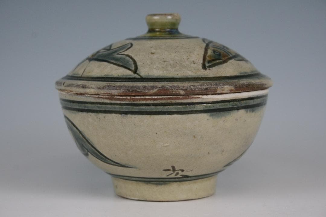 壺屋焼 人間国宝 金城次郎 作 魚文蓋物（タラフー） - メルカリ