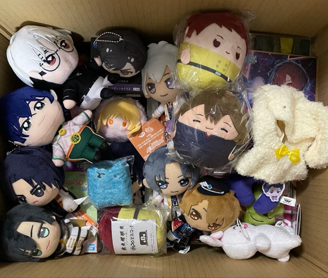 ノンジャンルまとめ売り 150点以上 缶バッジ ぬいぐるみ 紙類