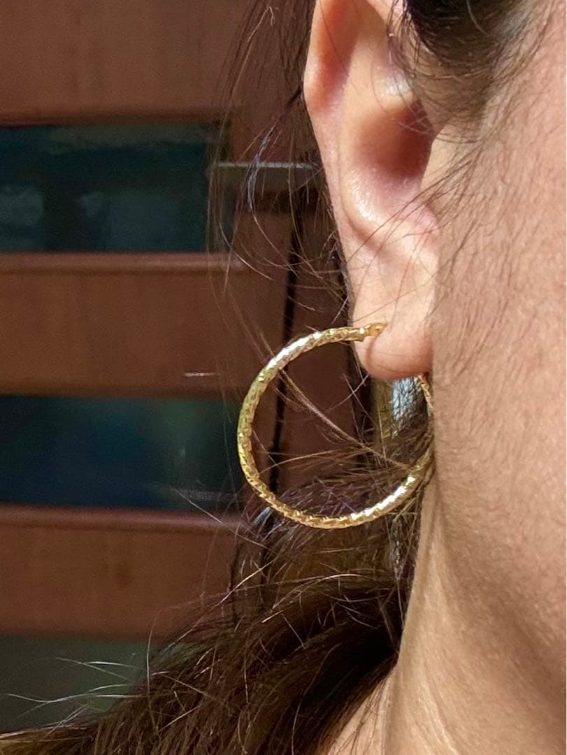 18金ゴールドフープピアス 2x28mm 2g 18金ゴールドフープピアス 2x28mm