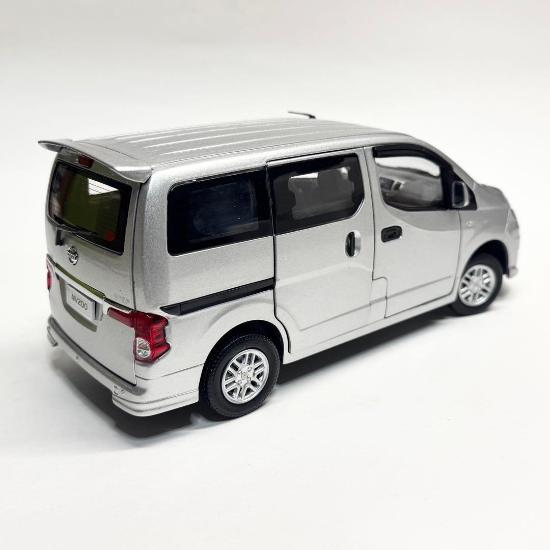 希少 1/18 日産 NV200 バネット ミニカー