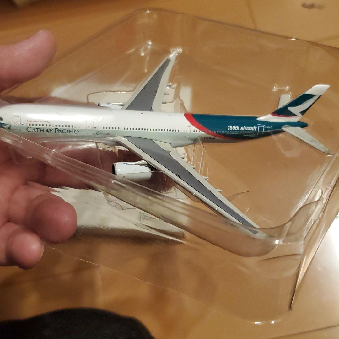 航空機・ヘリコプター CATHAY PACIFIC AIRBUS A-330-300