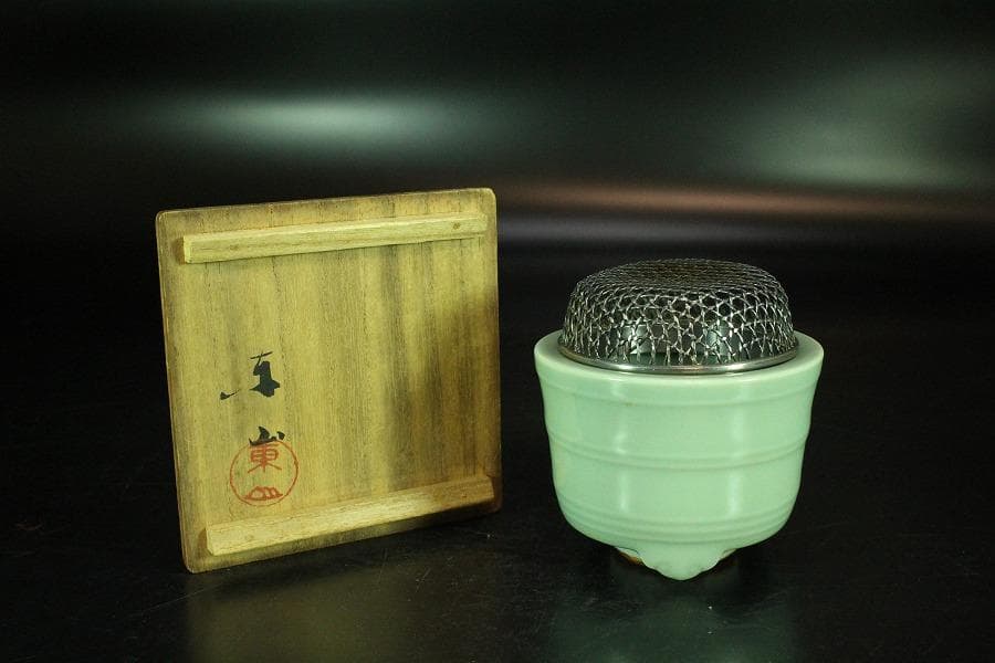 初代 宮永東山作 青磁香炉 銀火屋 37g 共箱 古美術(K-A640) - メルカリ