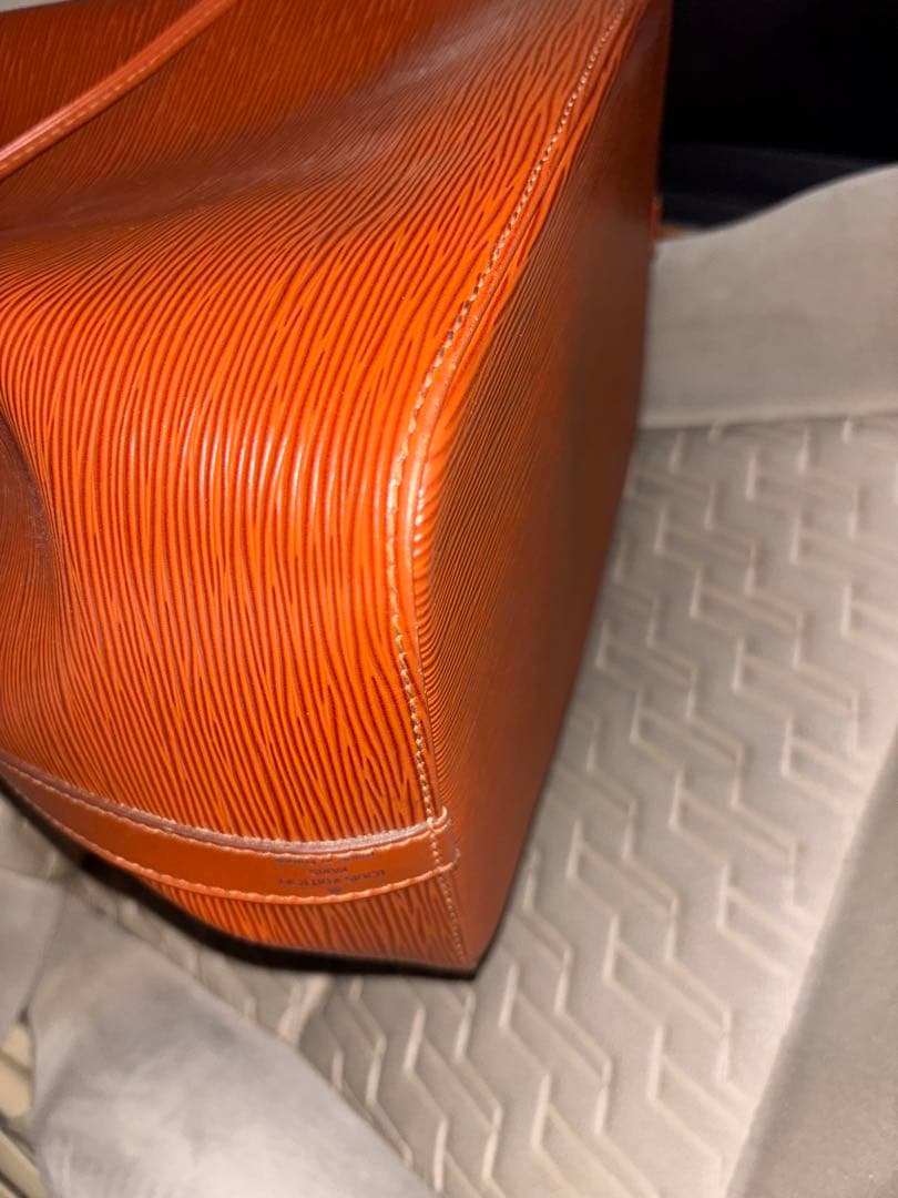 ルイヴィトン　エピ　オレンジ レザー バケツ型 ショルダーバッグ