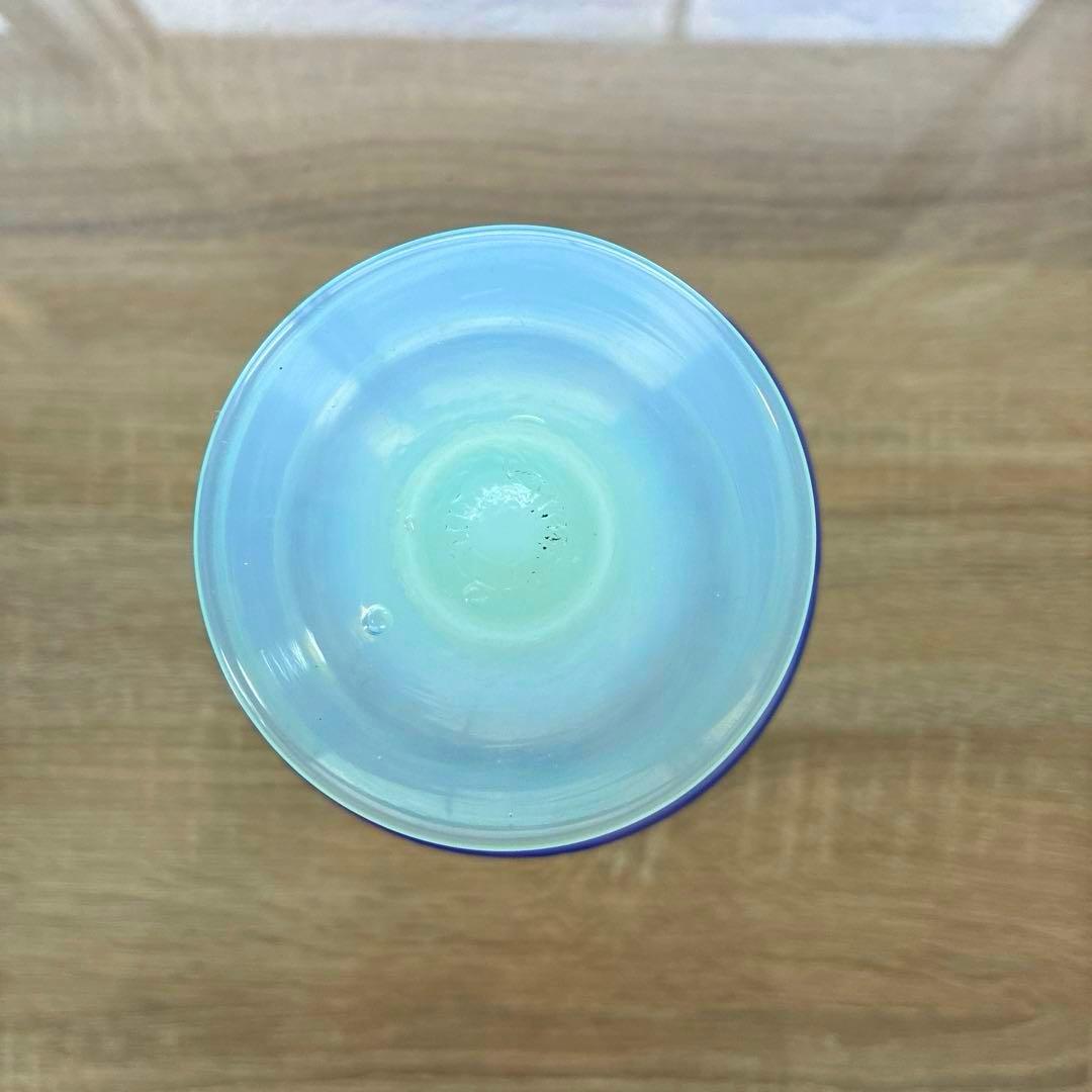 骨董 時代ガラス 希少 ラムネ色乳白色暈し 青色リップ朝顔型 氷コップ