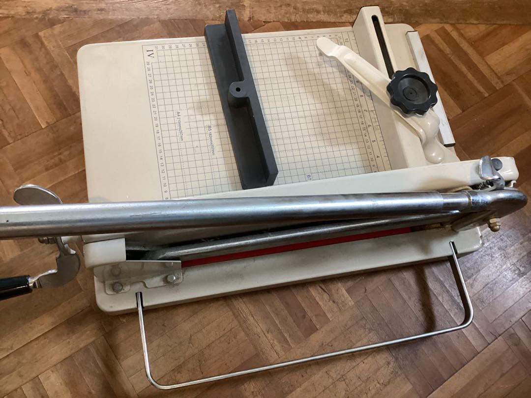 A4対応 手動裁断機 グリッド付き