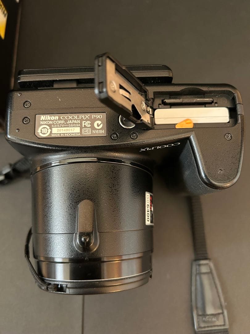 デジタルカメラ Nikon COOLPIX P90 本体と充電器付き カメラ
