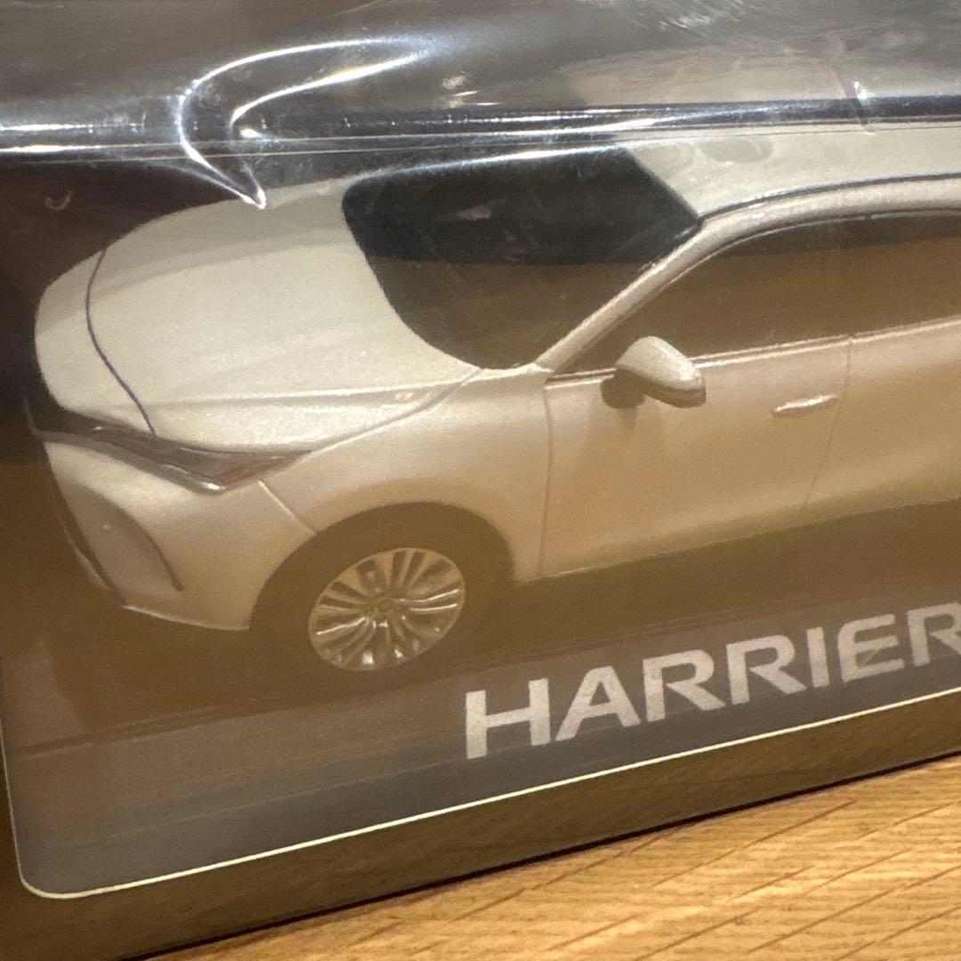 新品未使用 カラーサンプル トヨタ ハリアー ホワイトパールクリスタル