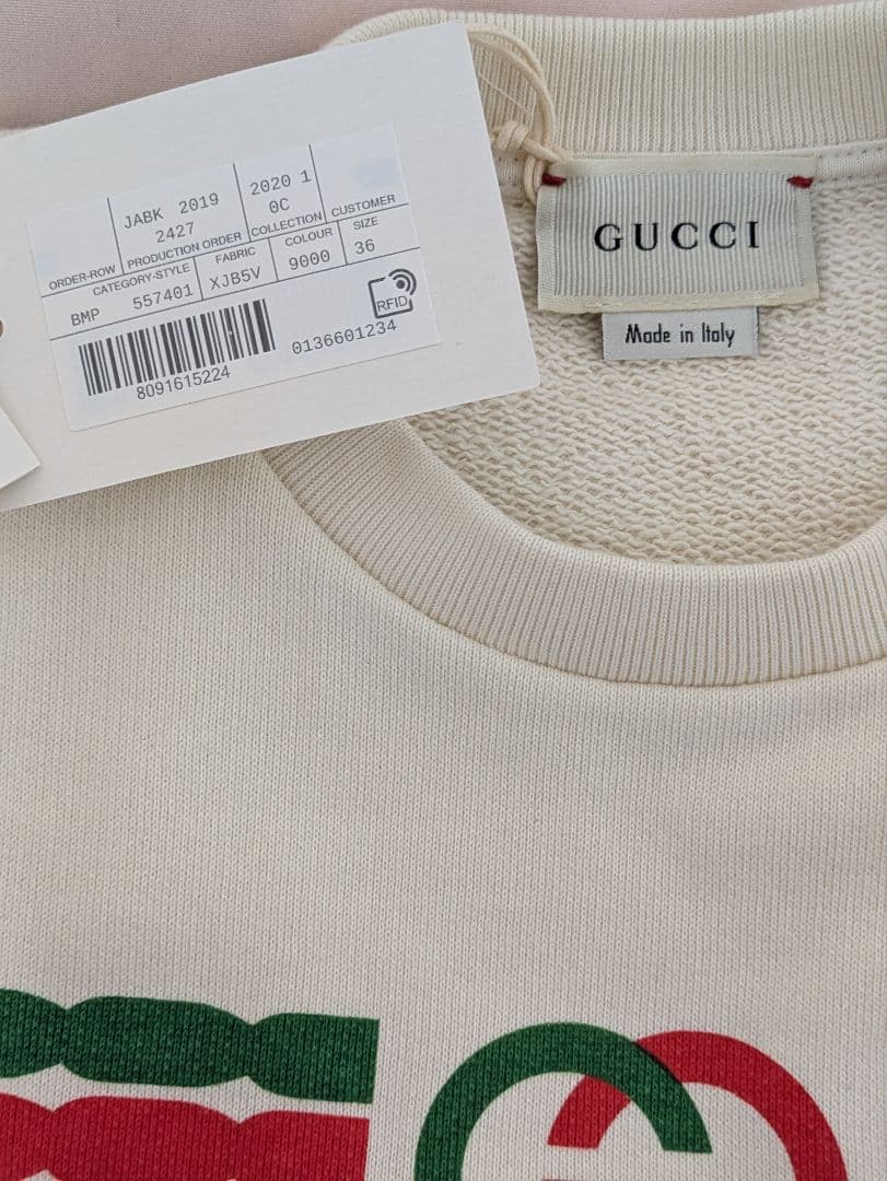 ⭐️新品、未使用、タグ付き　GUCCI　グッチ　ロゴトレーナー　キッズ