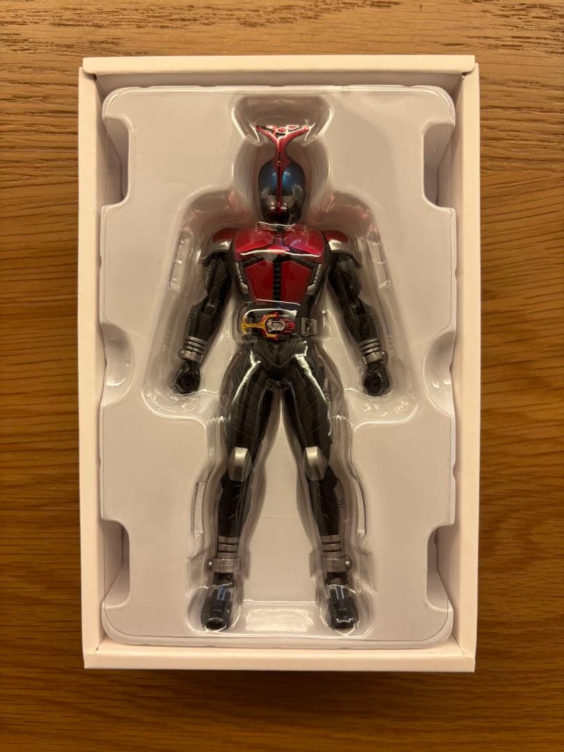 S.H.Figuarts 真骨彫製法 仮面ライダーカブト ライダーフォーム