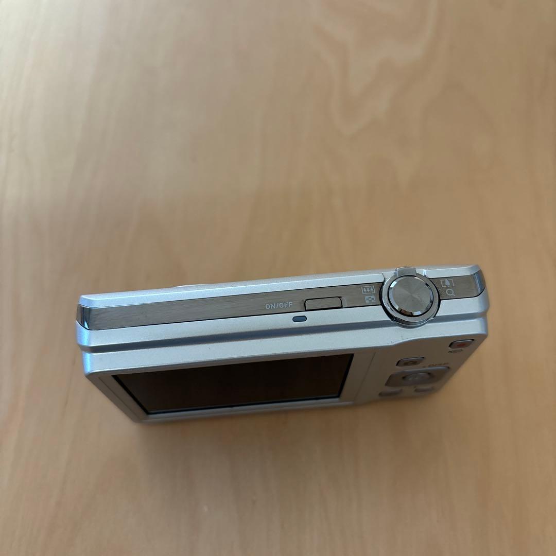 【美品】CASIO EXILIM 16.1MP デジタルカメラ シルバー