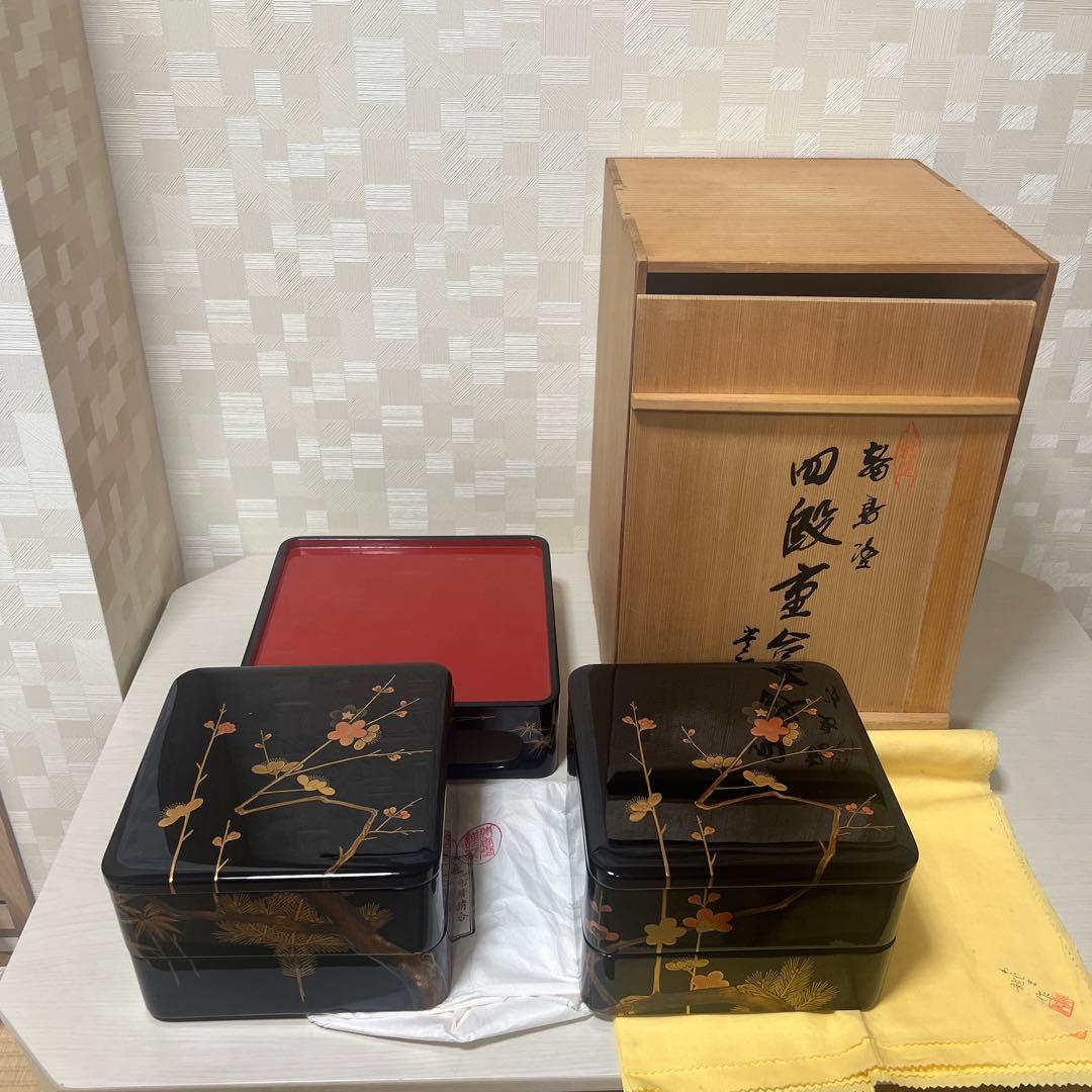 漆塗り重箱 4段セット 金箔装飾