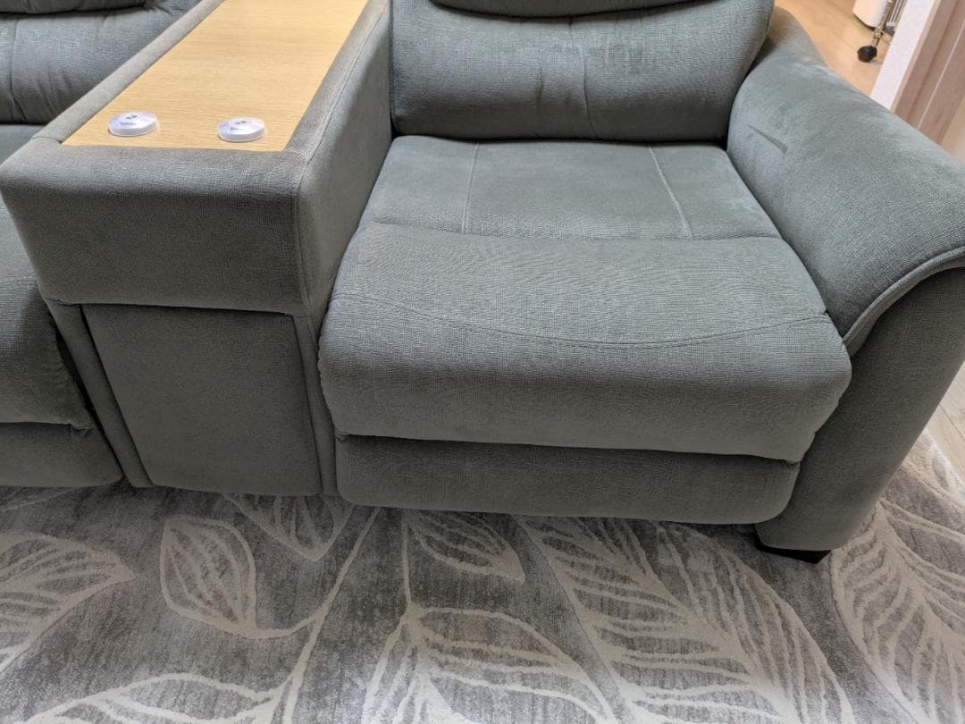 ニトリ　2人掛け電動リクライニングソファ　Nビリーバ3　マイクロF　グレー