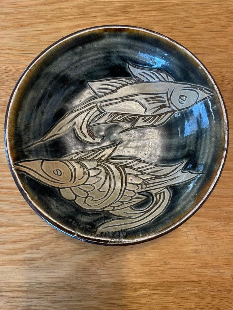 金城次郎 壺屋時代 魚紋皿／直径22cm 民藝 金城次郎 壺屋時代 魚紋皿／直径22cm 民藝 金城次郎 壺屋時代 魚