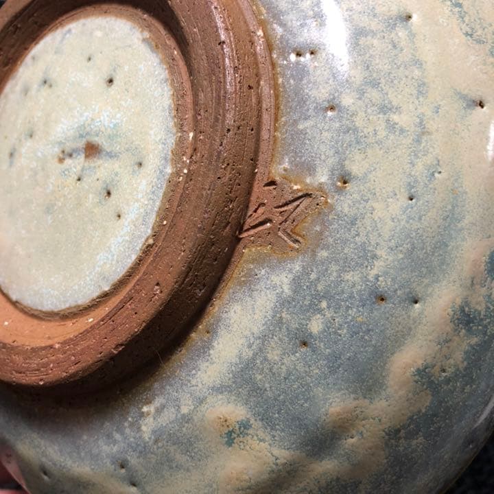 美しい古美術◼️蔵からクリーム色とコバルトブルーの可愛い深めのお皿が出て来ました、