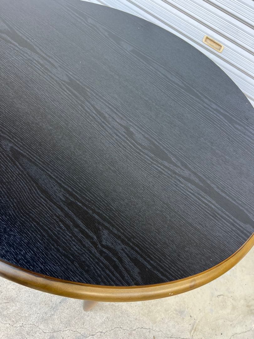 黒の円形木製ダイニングテーブル アンティーク調 楕円形