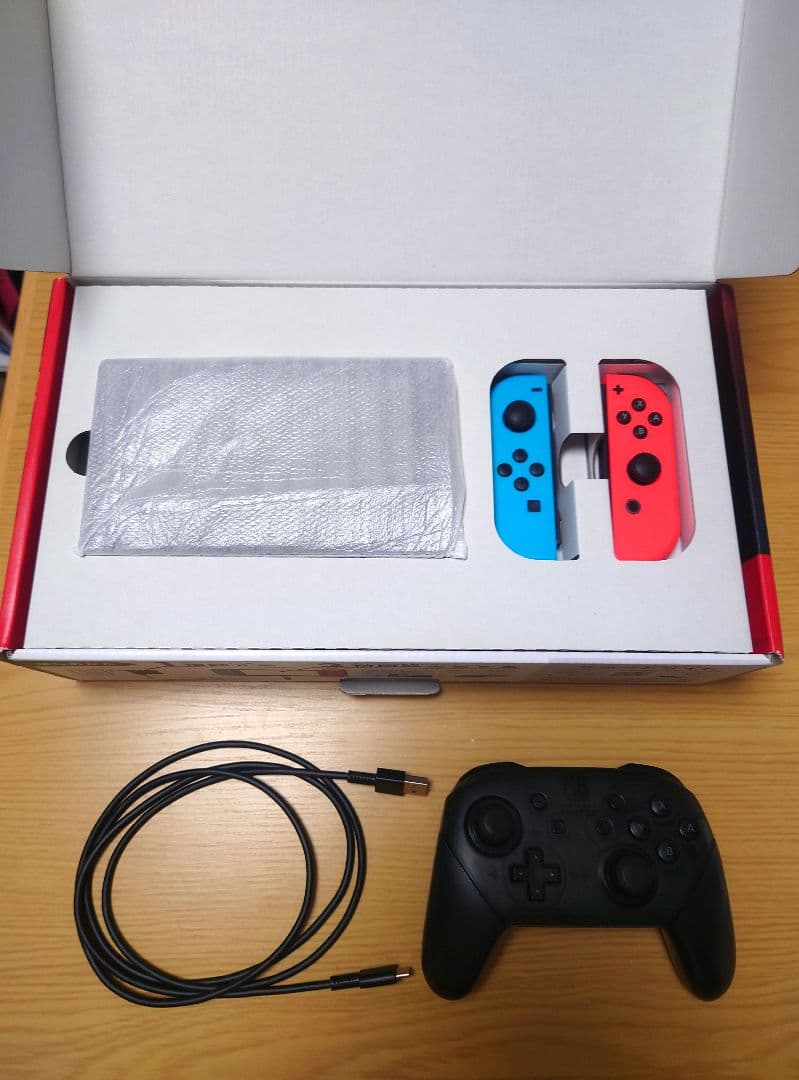 Nintendo Switch 本体周辺機器Proコン、microSDカード付き