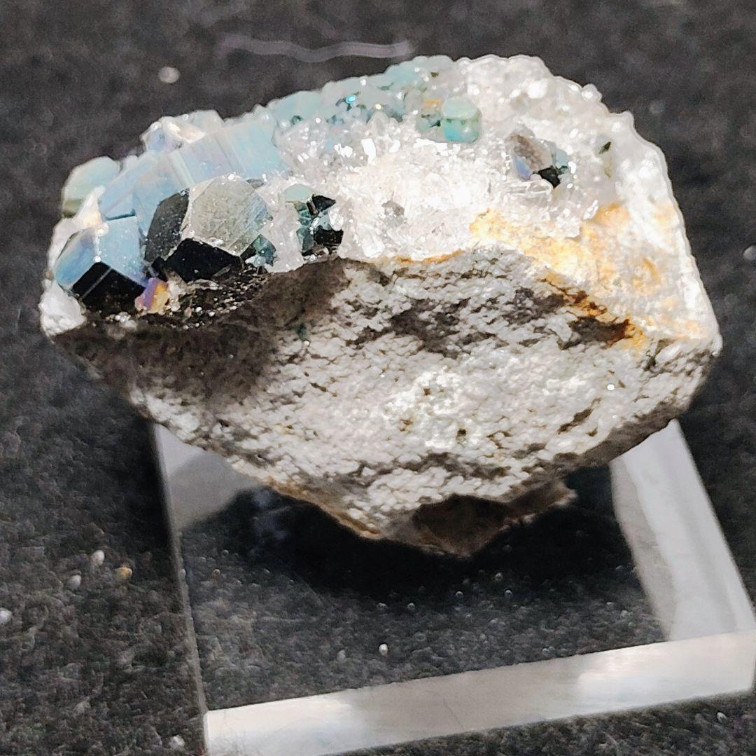 カラーパイライト 水晶クラスター 共生 ☆台座付☆ インドネシア