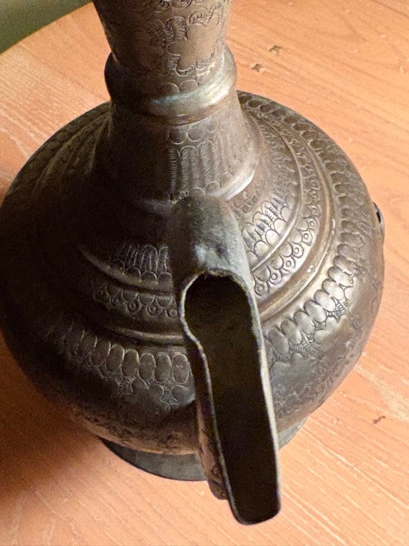 アンティーク 金属製 水差し、中近東？持ち手は、しっかりしています