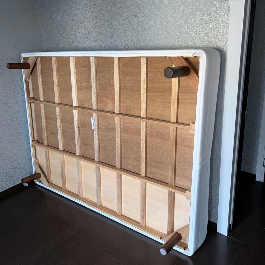 ホワイト ストライプデザイン 脚付きマットレス セミダブル