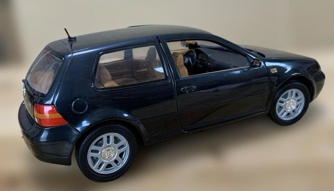 ミニカー　1/18 VW　フォルクスワーゲン　ゴルフⅣ　GTI　ブラック