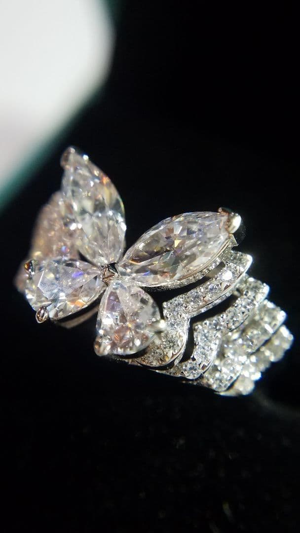 Haruページ！最高級ソナダイヤモンド　3Dバラフライリング