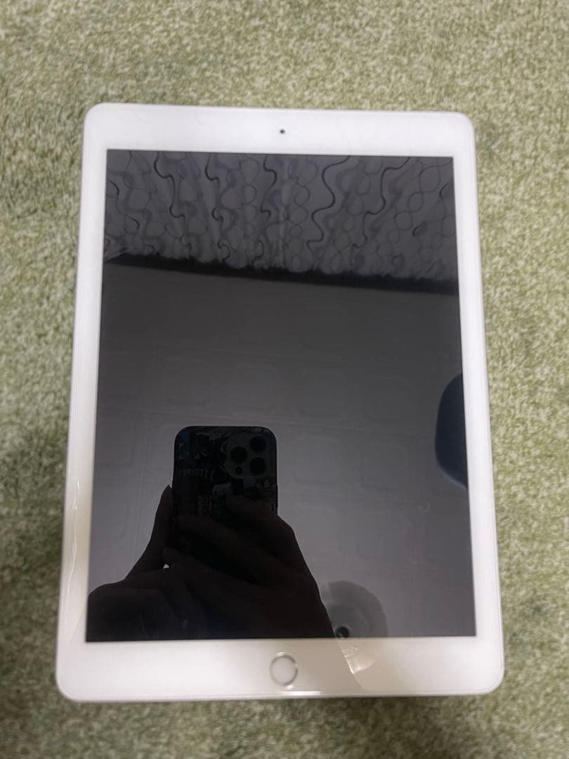 Apple iPad (第5世代) シルバー 128GB Apple iPad シルバー 128GB 第5世代 【公式通販】